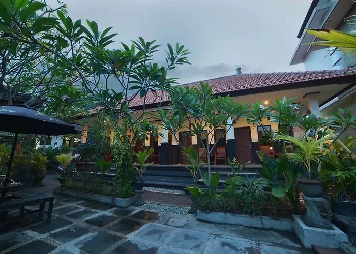 Santhi House Kuta Pensión